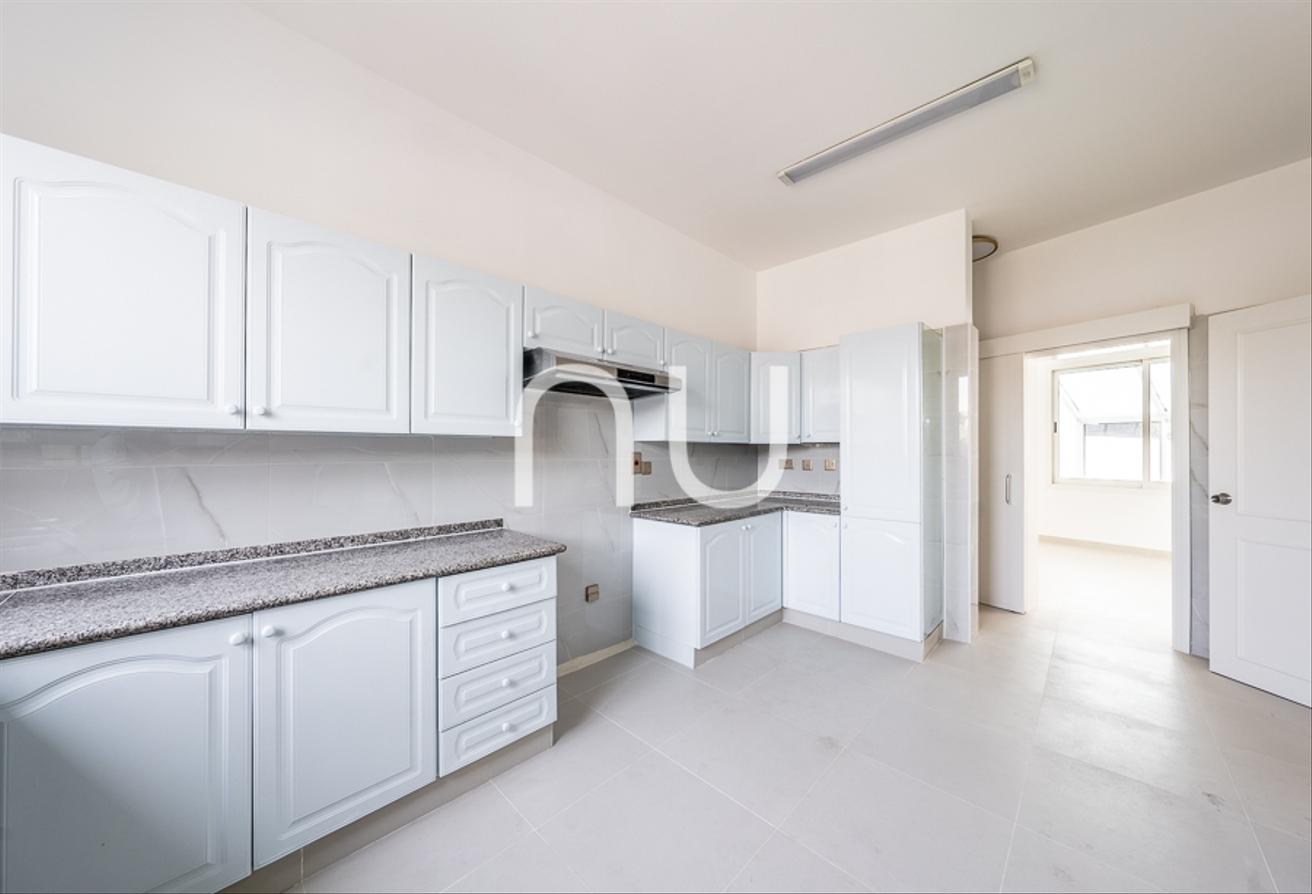 Upgraded Villa with Private Pool in Prime Location photo 4
