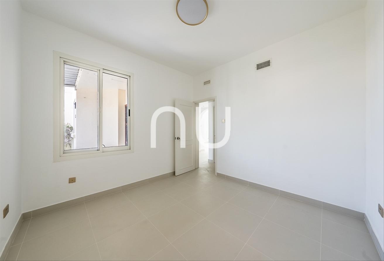Upgraded Villa with Private Pool in Prime Location photo 13