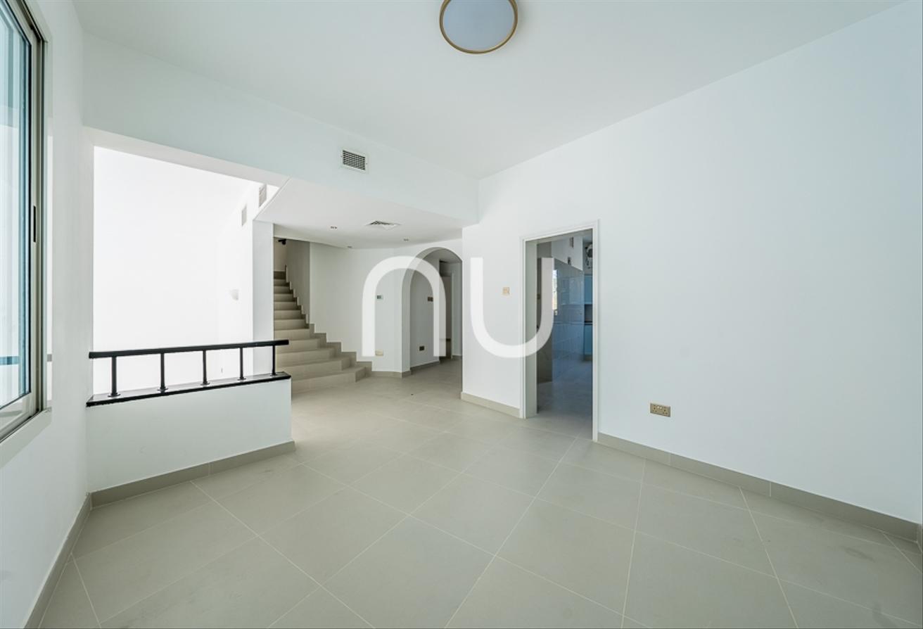 Upgraded Villa with Private Pool in Prime Location photo 10