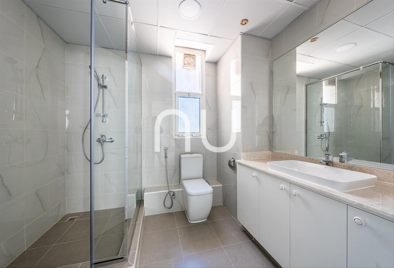 Upgraded Villa with Private Pool in Prime Location photo 14