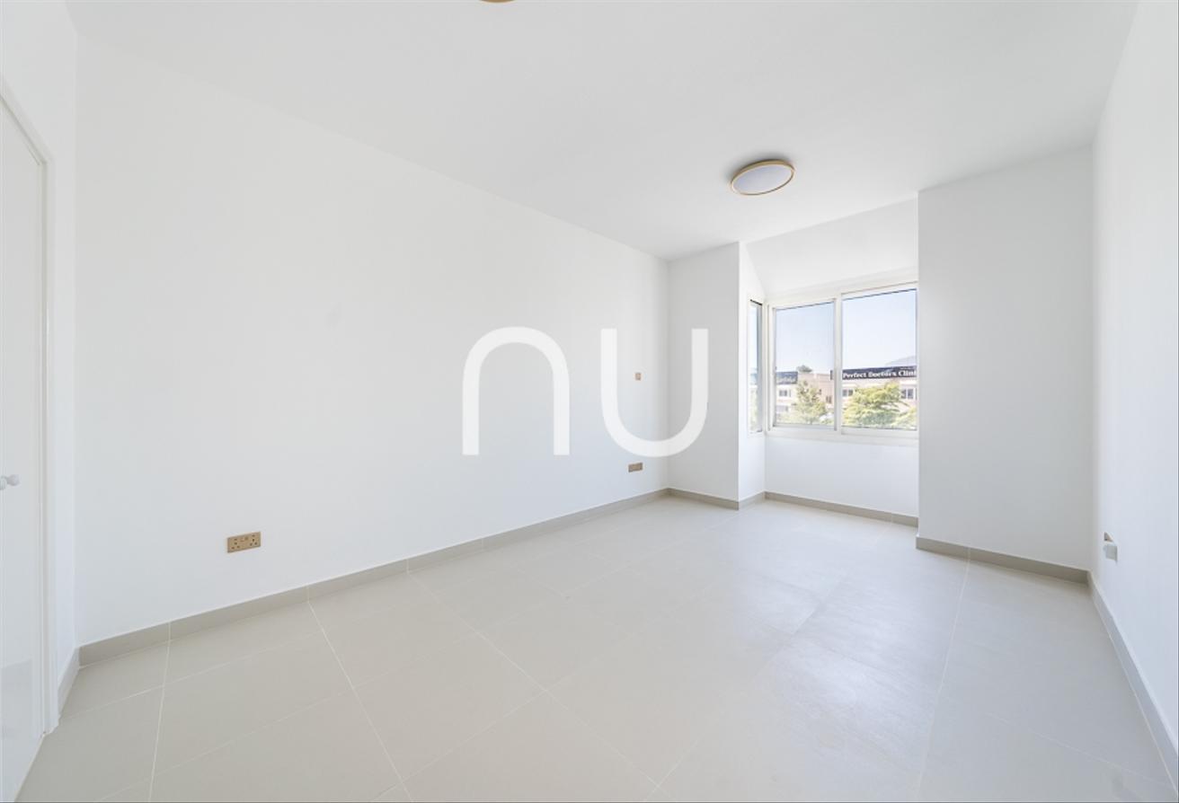 Upgraded Villa with Private Pool in Prime Location photo 12