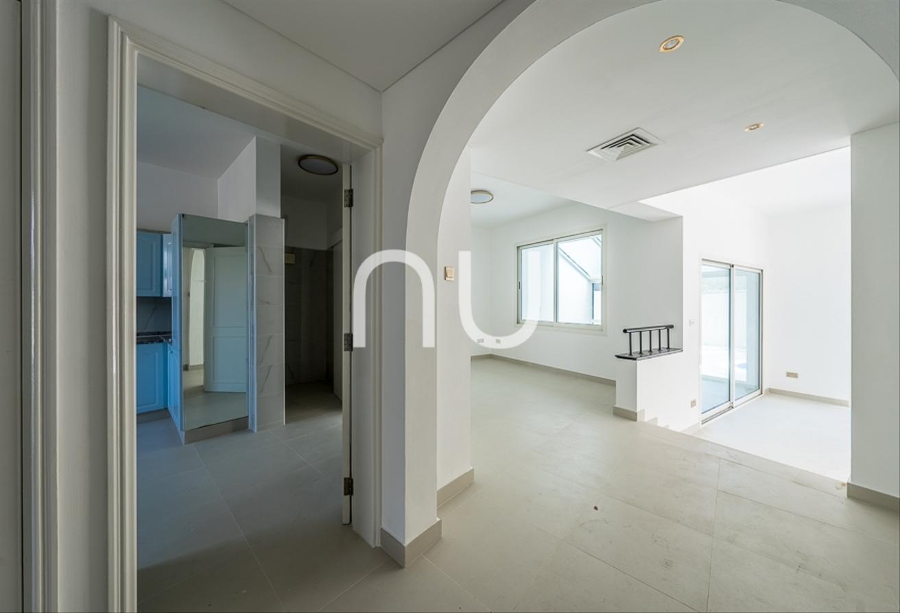 Upgraded Villa with Private Pool in Prime Location photo 15