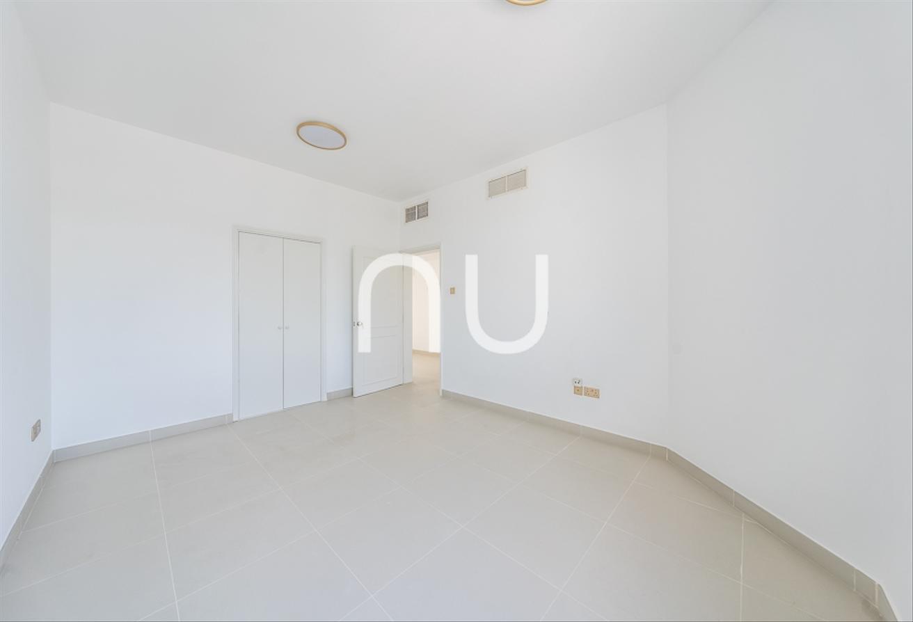Upgraded Villa with Private Pool in Prime Location photo 8
