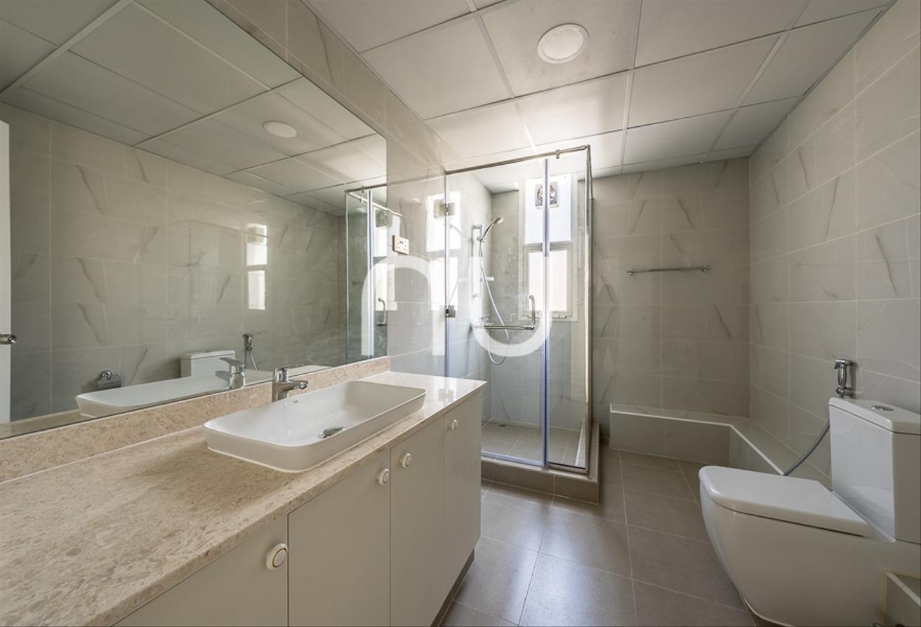 Upgraded Villa with Private Pool in Prime Location photo 23