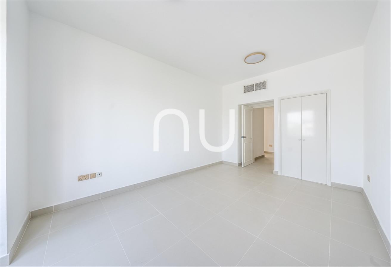 Upgraded Villa with Private Pool in Prime Location photo 3