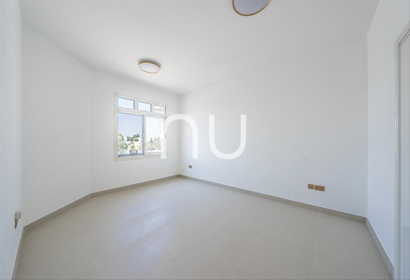 Upgraded Villa with Private Pool in Prime Location photo 2