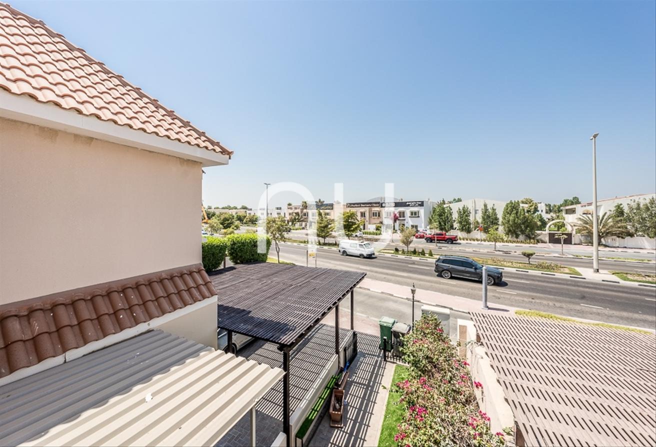 Upgraded Villa with Private Pool in Prime Location photo 16