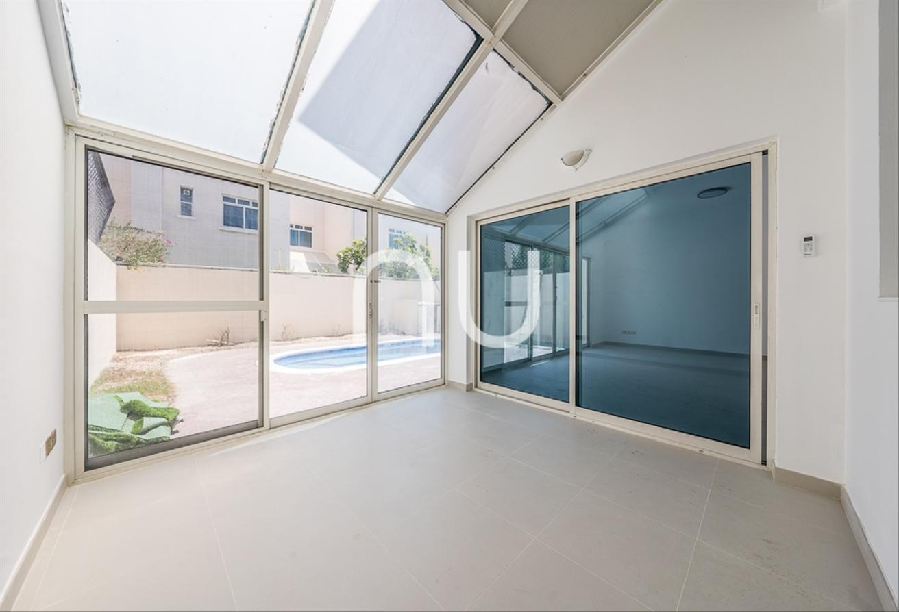Upgraded Villa with Private Pool in Prime Location photo 22