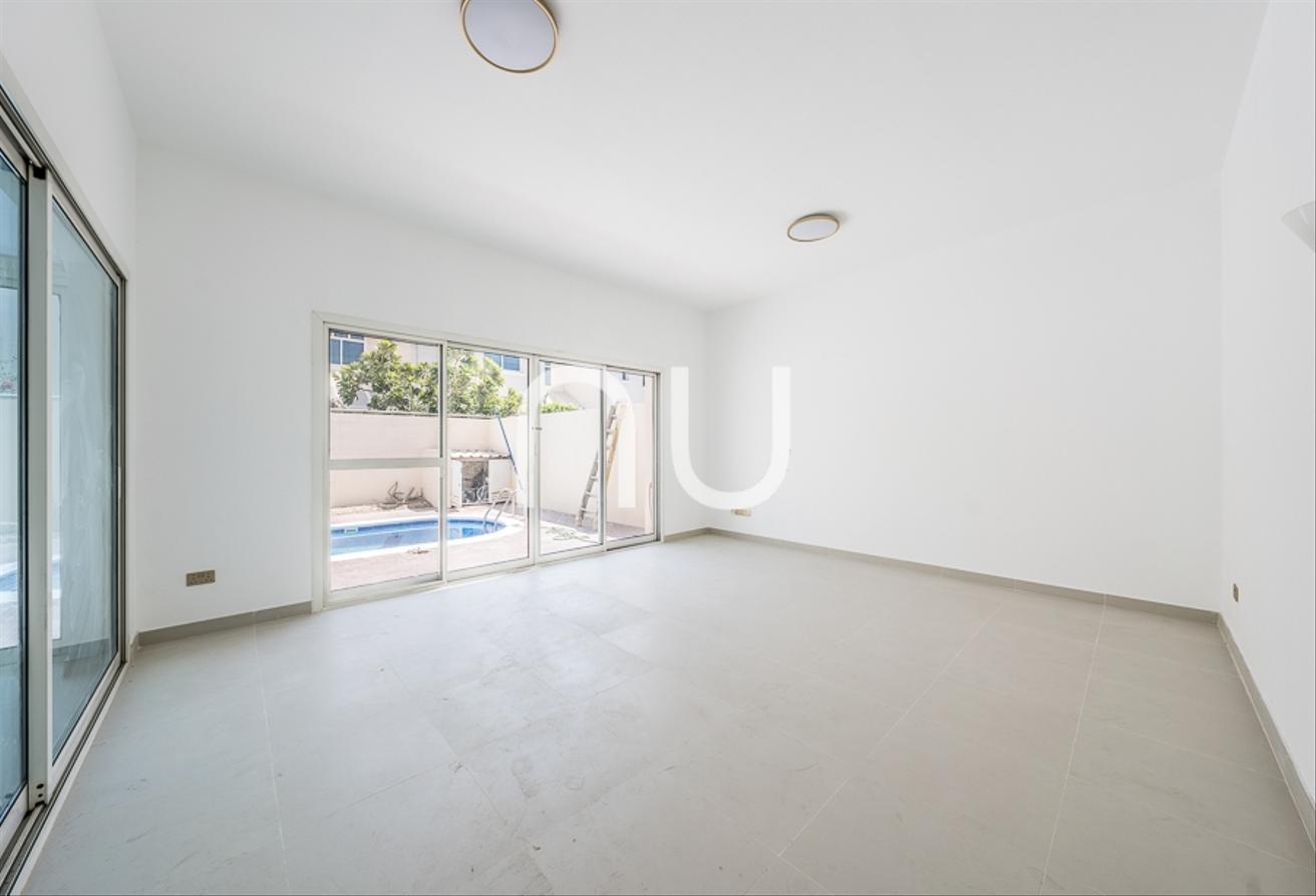 Upgraded Villa with Private Pool in Prime Location photo 24