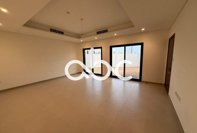 5-bed villa in Fay Alreeman · Vacant · Maid's room — photo 2