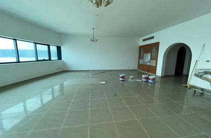Apartment - 2 Bedrooms - 4 Bathrooms for rent in Al Taawun - Sharjah