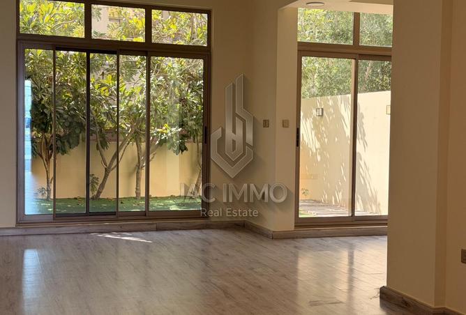 83655111 - Property Image 3
