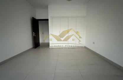 Apartment - 4 - 3 for rent in Al Karama - Bur Dubai - Dubai