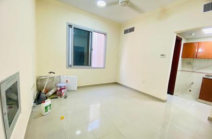 Apartment - Studio - 1 for rent in Muwailih Building - Muwaileh - Sharjah