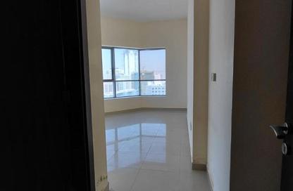 Apartment - 3 Bedrooms - 3 Bathrooms for rent in Al Khan Corniche - Al Khan - Sharjah Apartment - 3 Bedrooms - 3 Bathrooms for rent in Al Khan Corniche - Al Khan - Sharjah