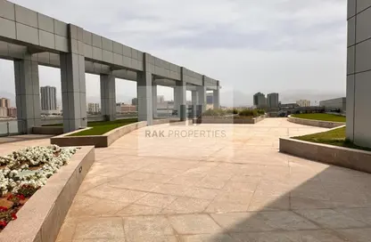 متجر - استوديو - 4 حمامات للايجار في برج جلفار التجاري - ابراج جلفار - النخيل - رأس الخيمة