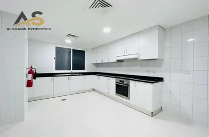 Apartment - 3 Bedrooms - 3 Bathrooms for rent in Golden Sands 7 - Al Mankhool - Bur Dubai - Dubai