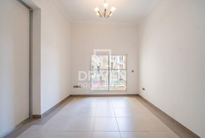 Bright and Spacious | Well Maintained | Modern Apt photo 2