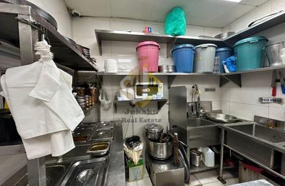 Retail - Studio - 1 Bathroom for rent in Al Habbai Karama Building - Al Karama - Dubai