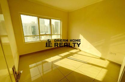 Apartment - 1 Bedroom - 2 Bathrooms for rent in Al Khan - Sharjah