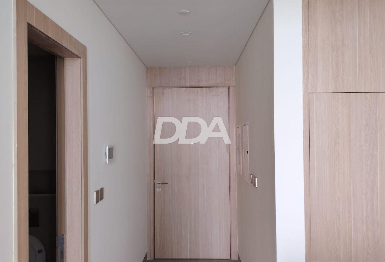 SPACIOUS LAYOUT | GREAT LOCATION | MODERN 1BR photo 10