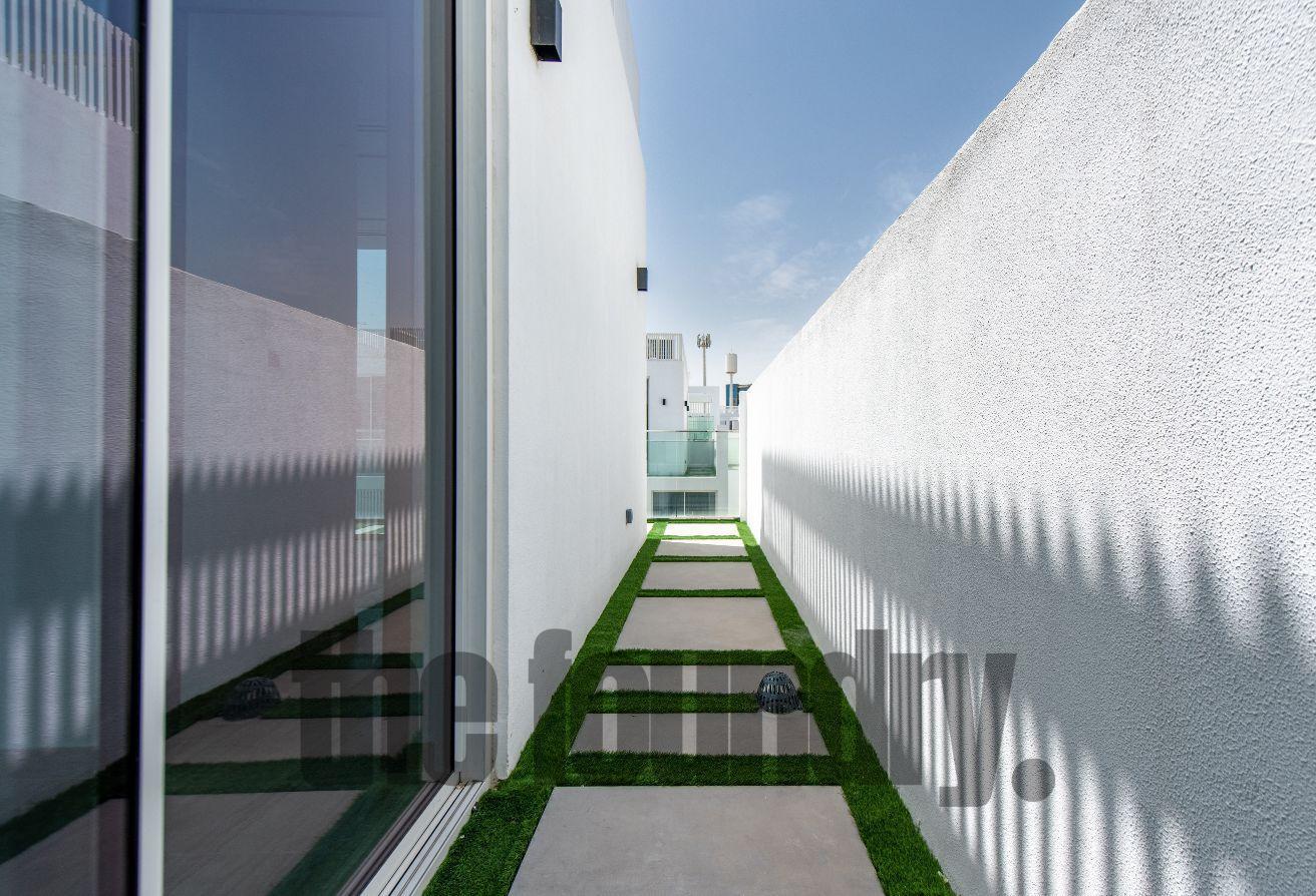 Brand New Urban Townhouse with Rooftop Pool photo 28
