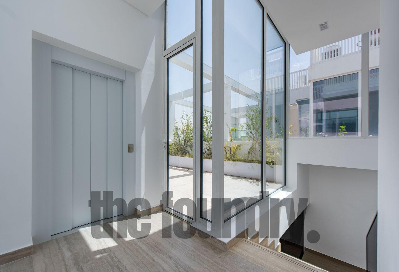 Brand New Urban Townhouse with Rooftop Pool photo 22