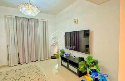 Apartment - 3 Bedrooms - 4 Bathrooms for rent in Nasma Residence - Al Tai - Sharjah