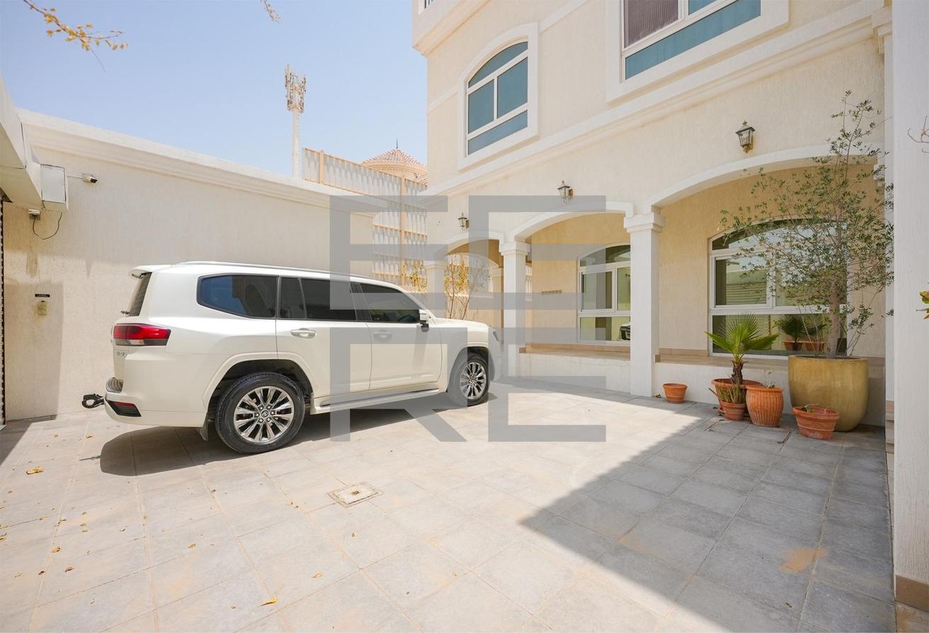 Spacious 8BR villa | G+2 | Majlis | Al Aweer 1 photo 8