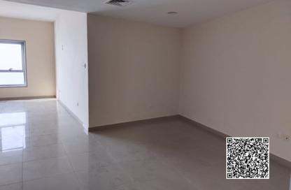 Apartment - 3 Bedrooms - 4 Bathrooms for rent in Corniche Tower - Ajman Corniche Road - Ajman