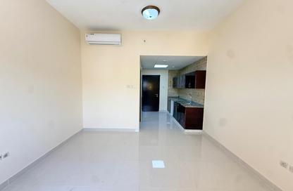 Apartment - Studio - 1 Bathroom for rent in Fire Station Road - Muwaileh - Sharjah