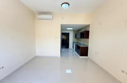 Apartment - Studio - 1 Bathroom for rent in Fire Station Road - Muwaileh - Sharjah