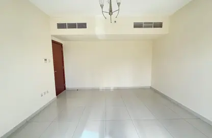 شقة - غرفة نوم - 1 حمام للايجار في شارع التعاون - التعاون - الشارقة