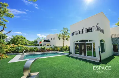 Villa - 5 Bedrooms - 4 Bathrooms for rent in Meadows 1 - Meadows - Dubai