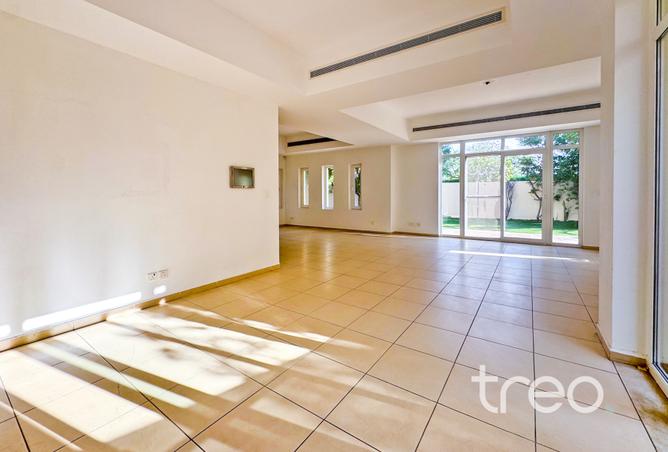 4-bed villa in Al Mahra · Vacant — photo 4