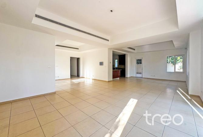 4-bed villa in Al Mahra · Vacant — photo 3