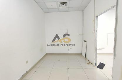 Shop - Studio for rent in Al Souk Al Kabeer - Bur Dubai - Dubai
