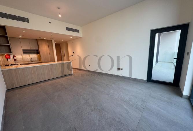 Vacant with Maid's Room and White Goods| Brand New photo 2