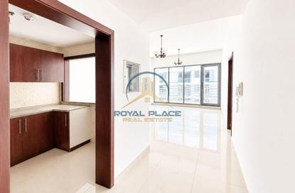 Apartment - 1 - 2 for rent in Desert Sun - Dubai Land Residence Complex - Dubai
