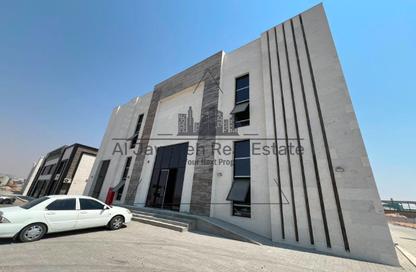 مستودع - استوديو - 4 حمامات للبيع في أم الثعوب - أم القيوين