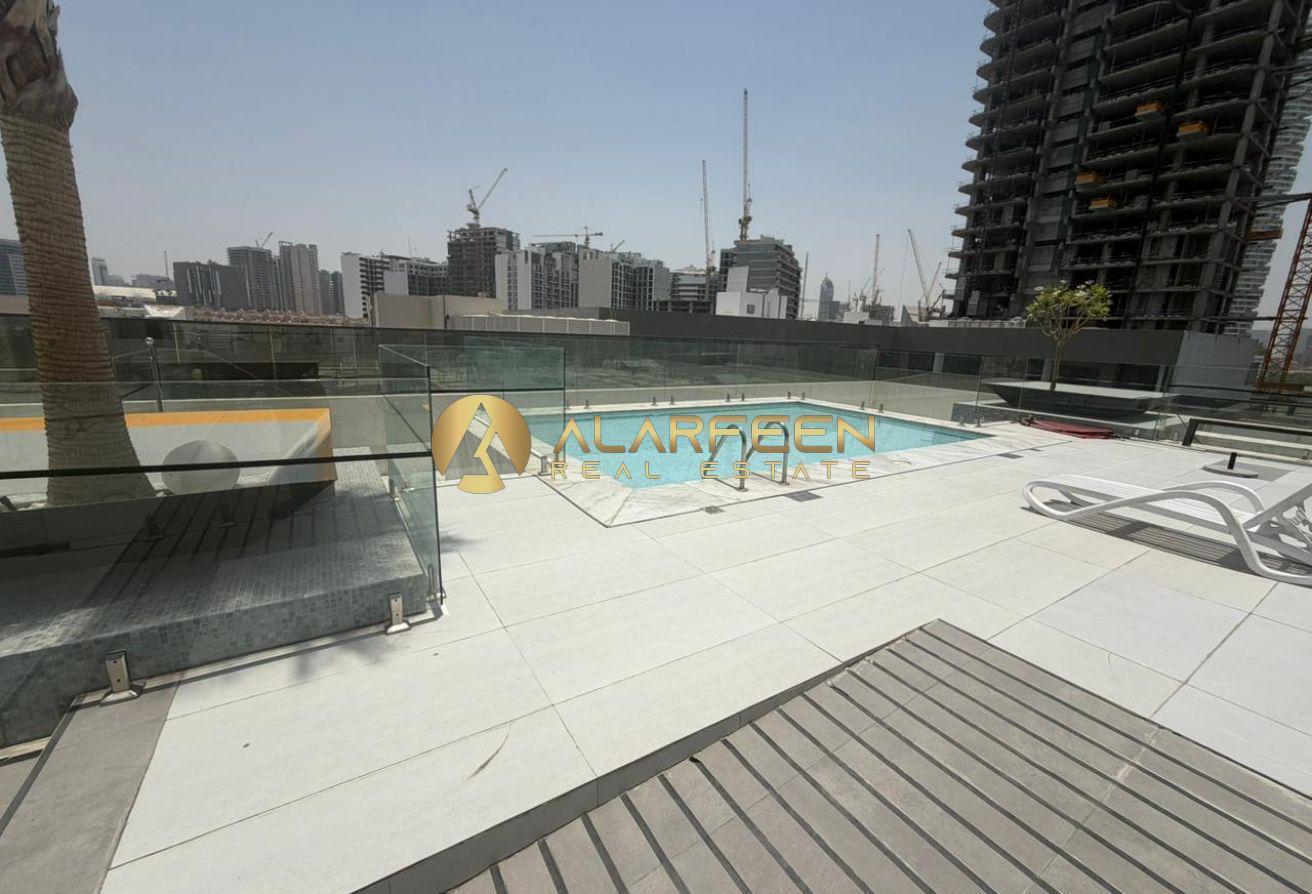 Luxurious Furnished / Best amenities / Near Circle photo 7