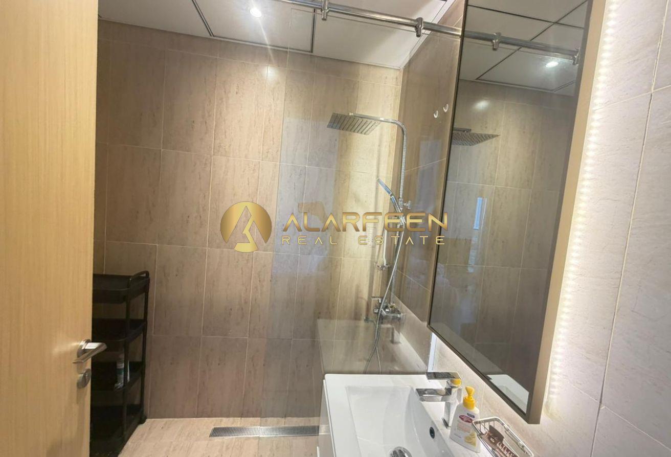 Luxurious Furnished / Best amenities / Near Circle photo 5