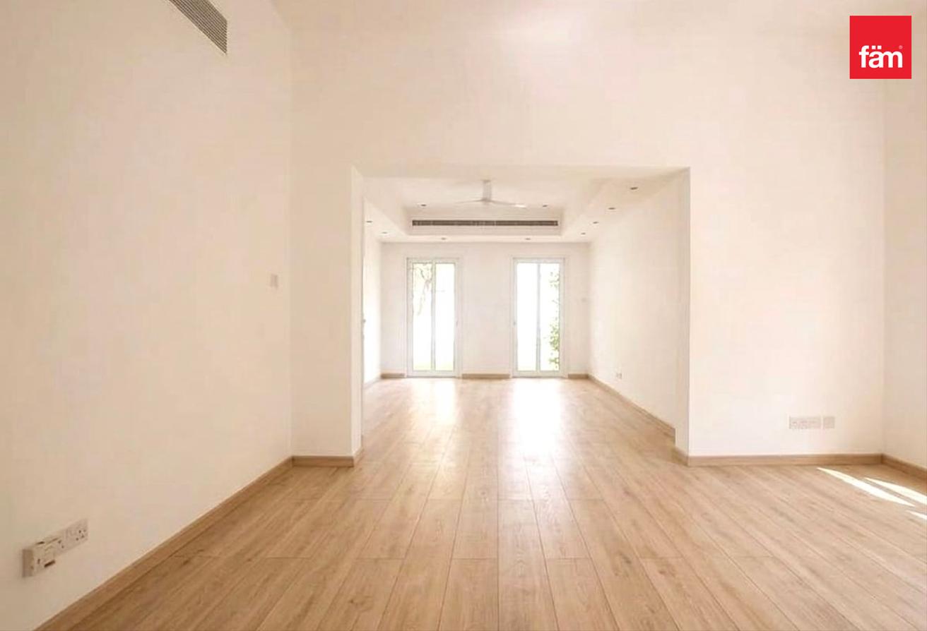 Spacious Family Townhouse | Peaceful Green Surr photo 16