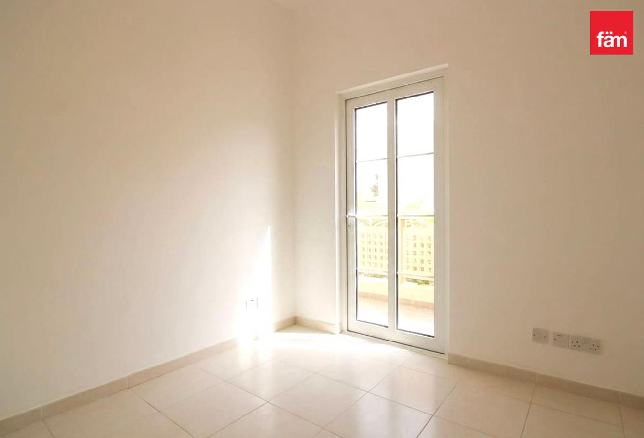 Spacious Family Townhouse | Peaceful Green Surr photo 15
