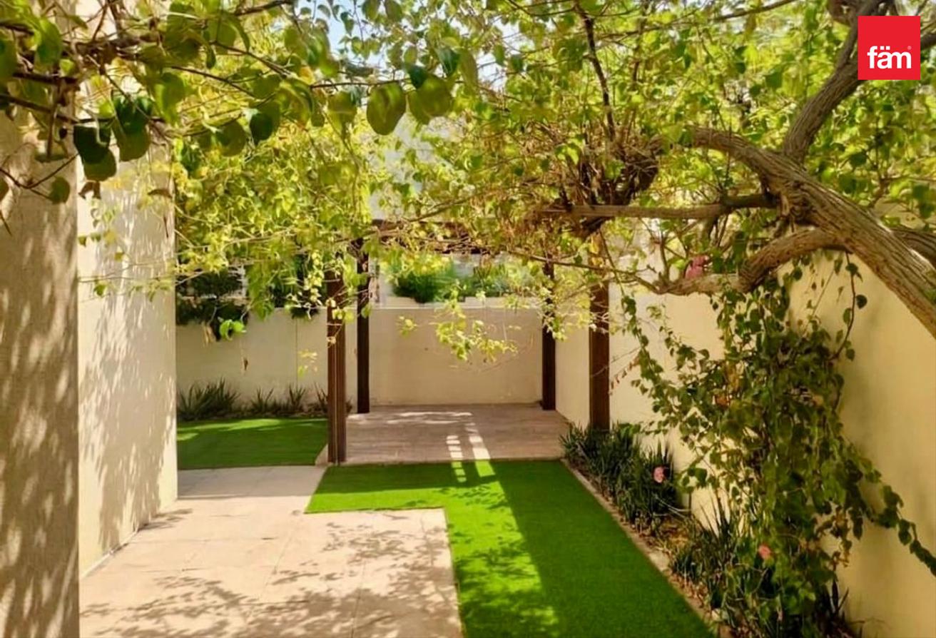 Spacious Family Townhouse | Peaceful Green Surr photo 21