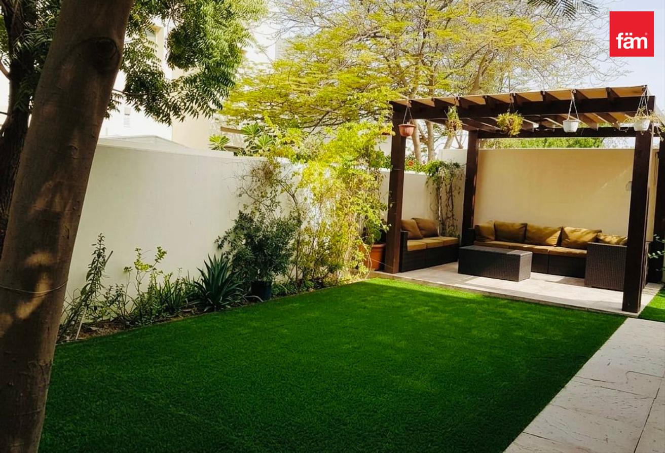 Spacious Family Townhouse | Peaceful Green Surr photo 20