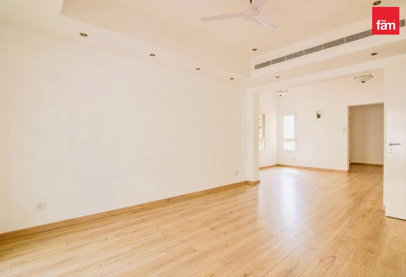 Spacious Family Townhouse | Peaceful Green Surr photo 13