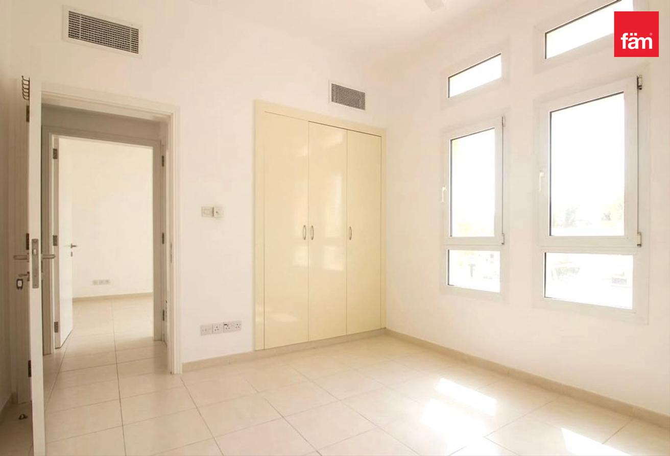 Spacious Family Townhouse | Peaceful Green Surr photo 14