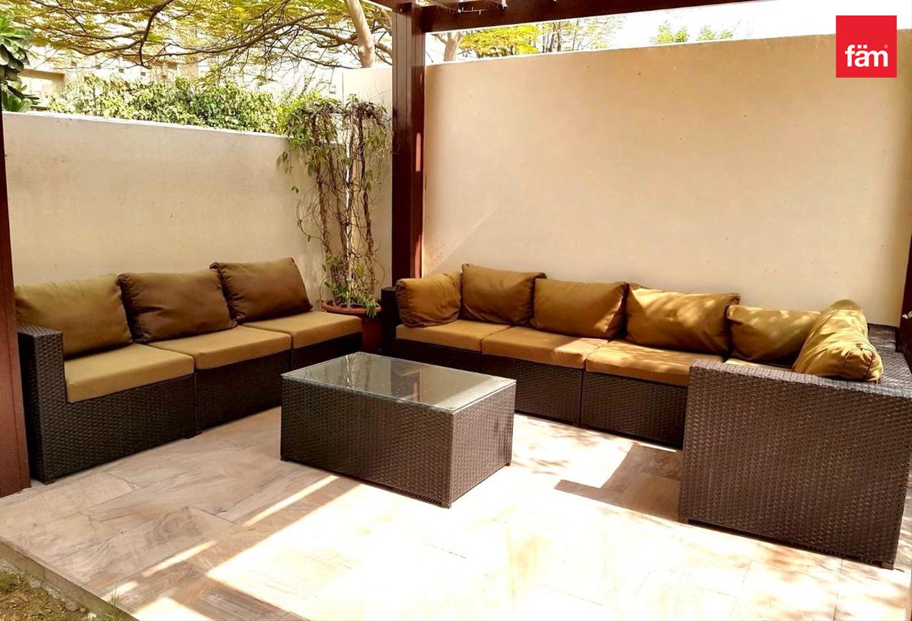 Spacious Family Townhouse | Peaceful Green Surr photo 8
