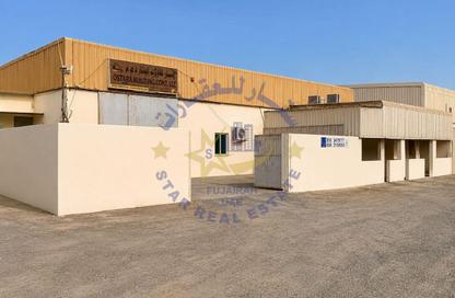 Warehouse - Studio - 2 Bathrooms for sale in Al Hayl - Fujairah